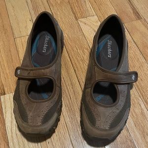 Brown Skechers bikers. Like New! Size 9.
